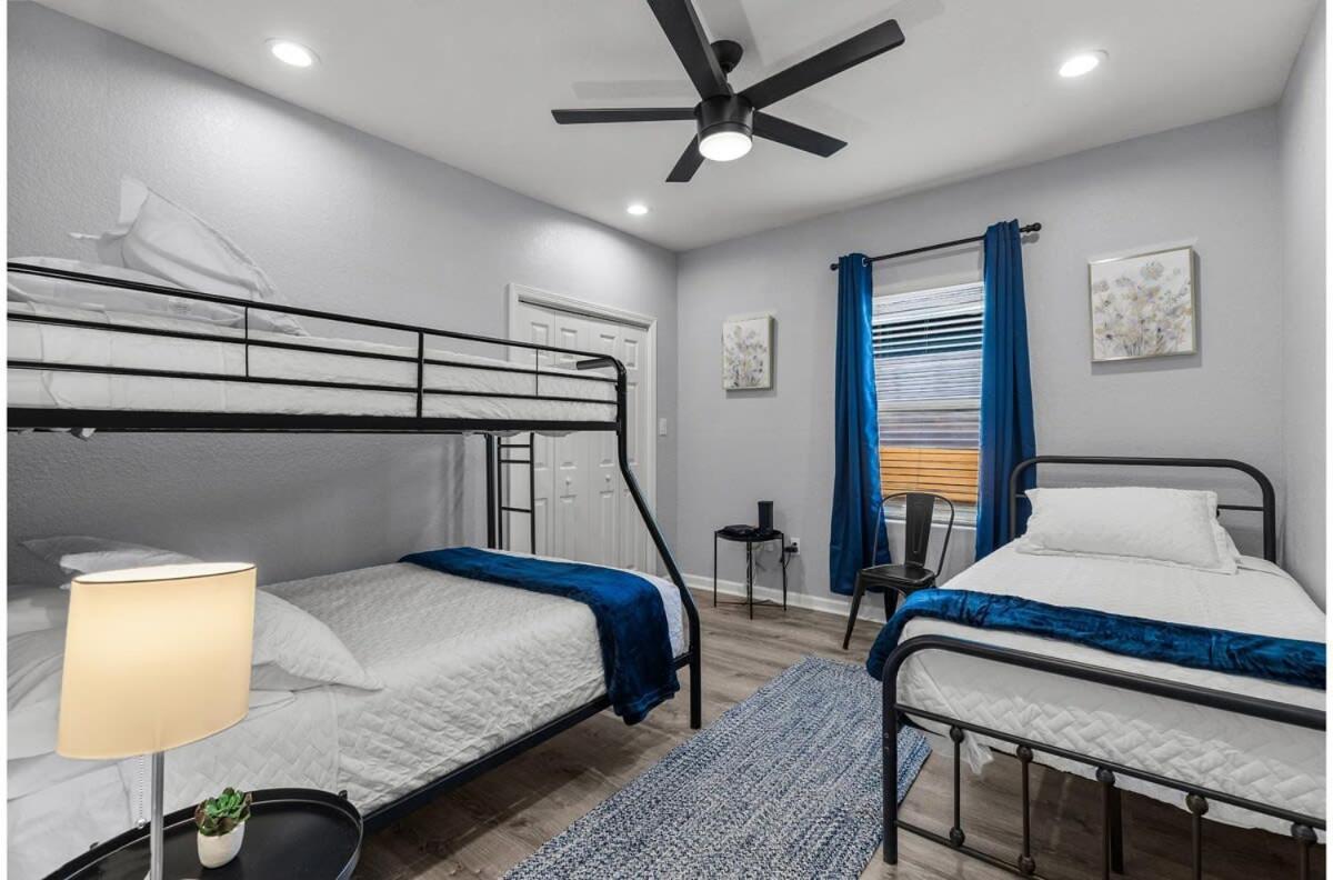 Retreat To A Brand-new Downtown 4br3ba Сasa de vacaciones San Antonio