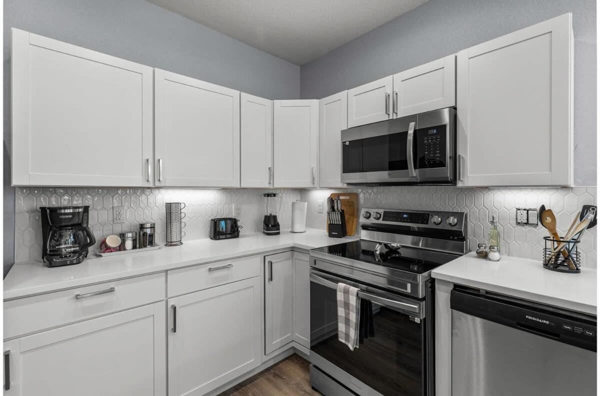 Retreat To A Brand-new Downtown 4br3ba Сasa de vacaciones *