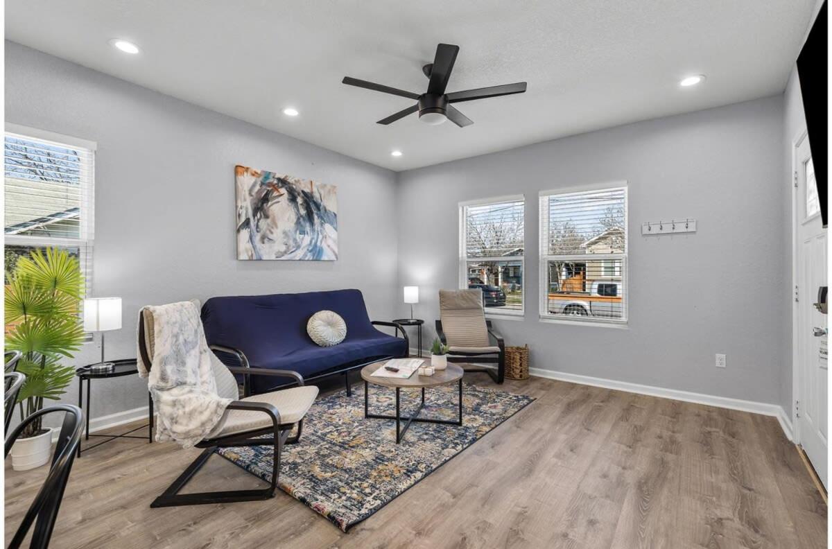 Retreat To A Brand-new Downtown 4br3ba Сasa de vacaciones *