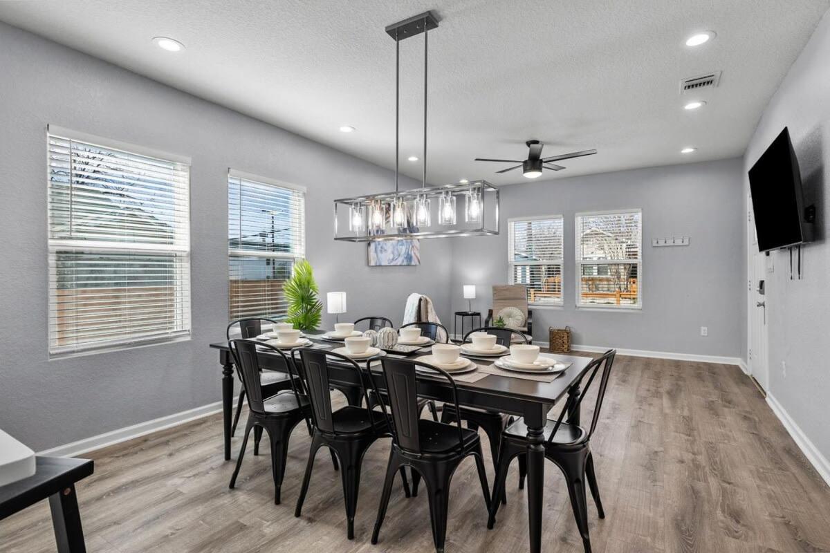 Retreat To A Brand-new Downtown 4br3ba